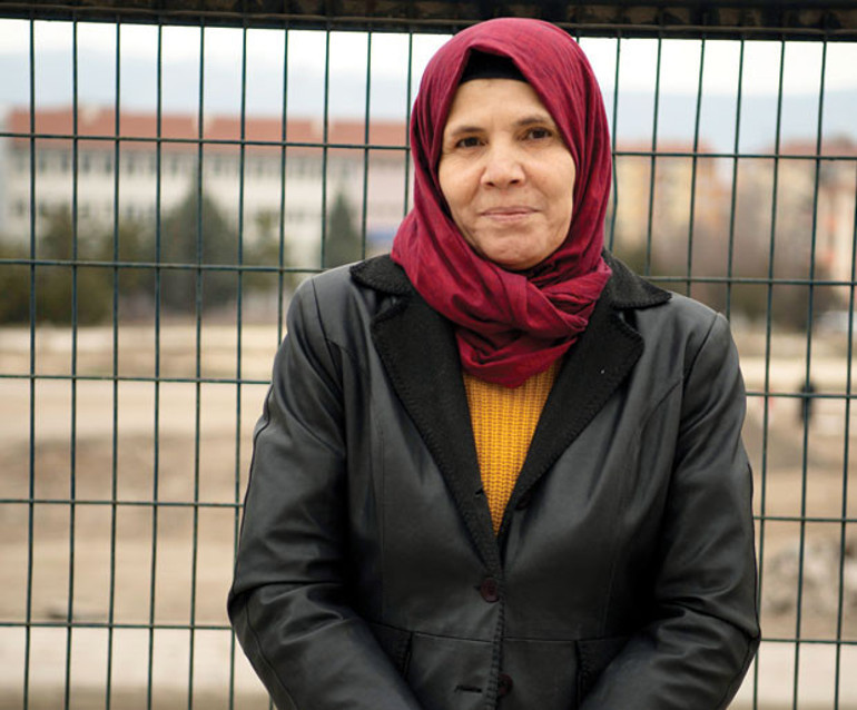 Yaşamıyoruz ama ölü de değiliz...Türkiyenin 4 farklı şehrinden Suriyeli 53 kadın anlatıyor