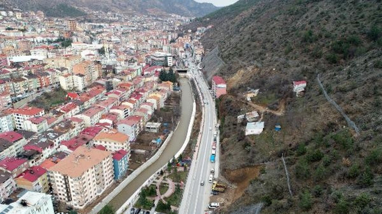 Kaya tehdidi altındaki Gümüşhane çelik ağlarla örülüyor