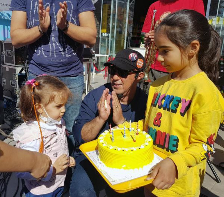 Lösemi hastası Öykü Arine sürpriz doğum günü