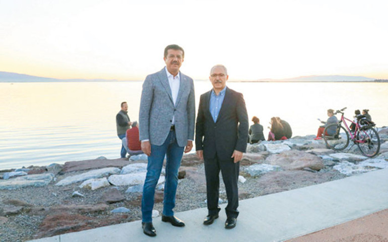 Seçim gecesi İzmir zeybeğini kim oynayacak