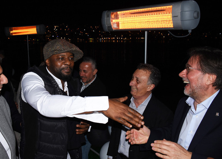 Pascal Nouma ve Ahmet Dursun kutlamada