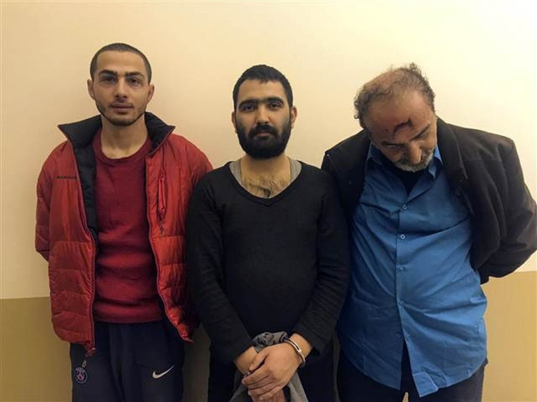 Kağıt toplayıcısı kılığında gizlenmiş Ankara polisi hayaleti yakaladı