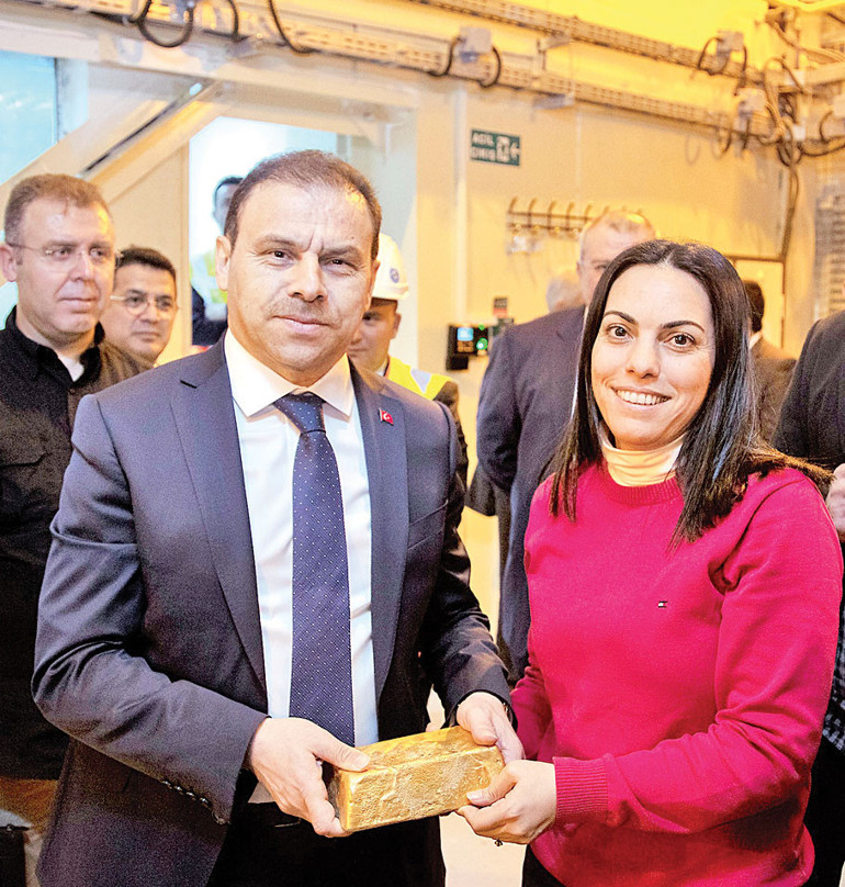 Hesapları bir bir kapatıyor