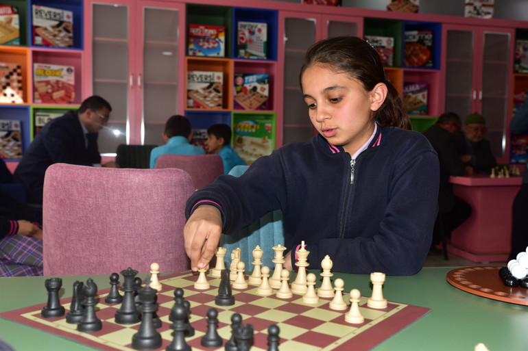 Köy çocuklarının eğitim gönüllüsü Memduh dede