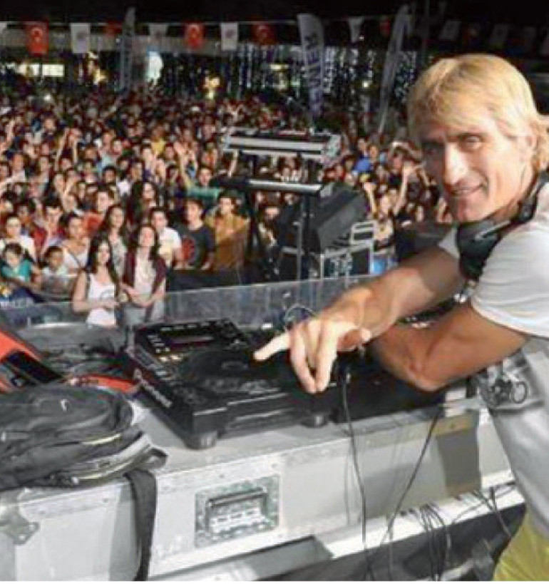 Kült gece kulübü 2019 bir geceliğine yeniden açılıyor Geleceğin kulübüne dönüş...