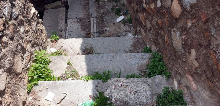 Ayasofyadan sonra en önemli eser olarak gösteriliyor Çöp yığınlarıyla doldu...