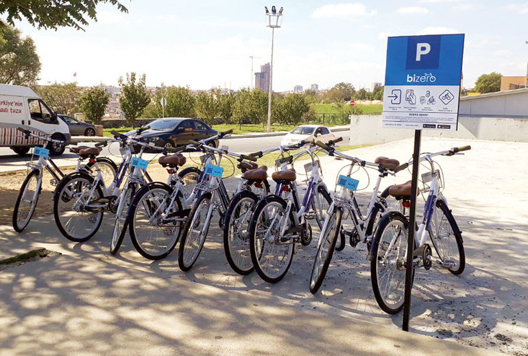 Harçlıklarıyla yurtta doğdu