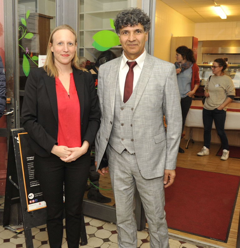 Tiyatro festivali ‘Sınır Açan’la başladı