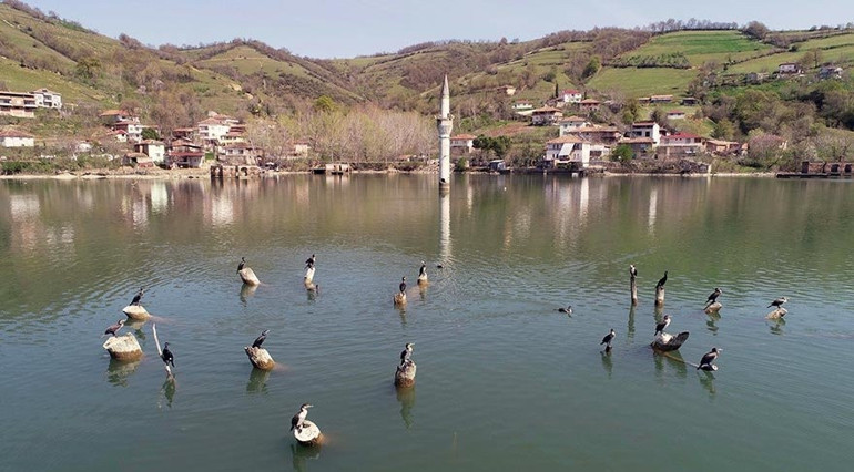 Kuş cenneti ve batık minare ziyaretçilerini bekliyor