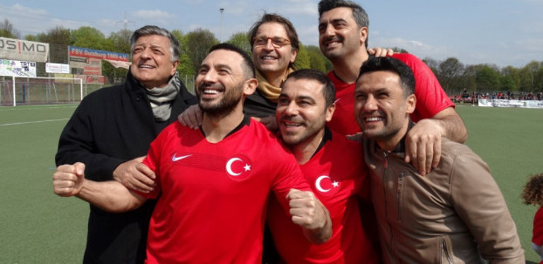 Eski futbolcular, Almanyada gol yağdırdı