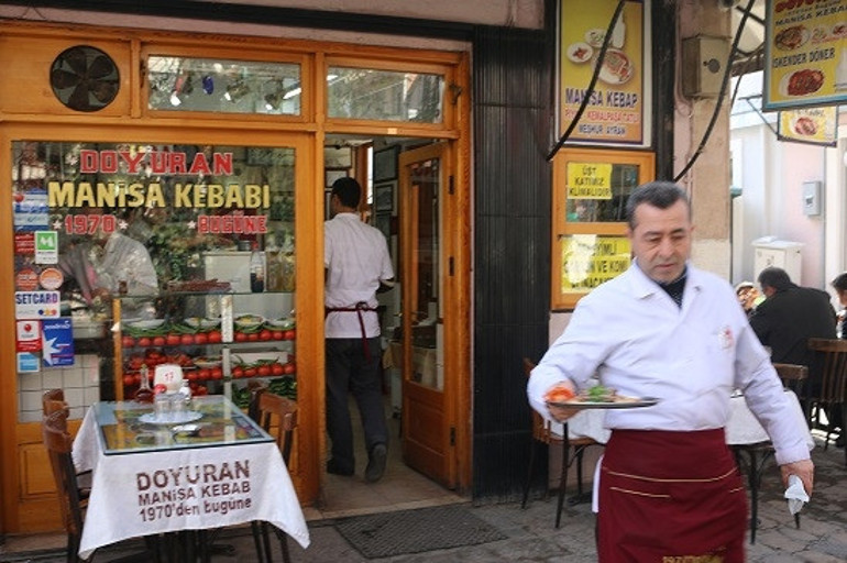 Tarihi Kemeraltı Çarşısı’nda lezzet turu