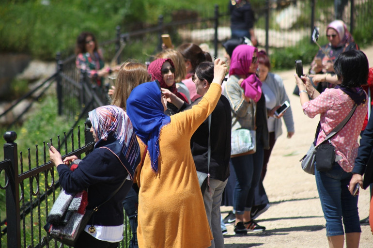 Yerli yabancı turist akın ediyor Fotoğraf çekmek için sıraya giriyorlar...