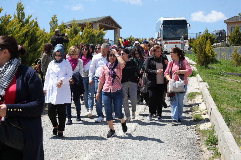 Yerli yabancı turist akın ediyor Fotoğraf çekmek için sıraya giriyorlar...