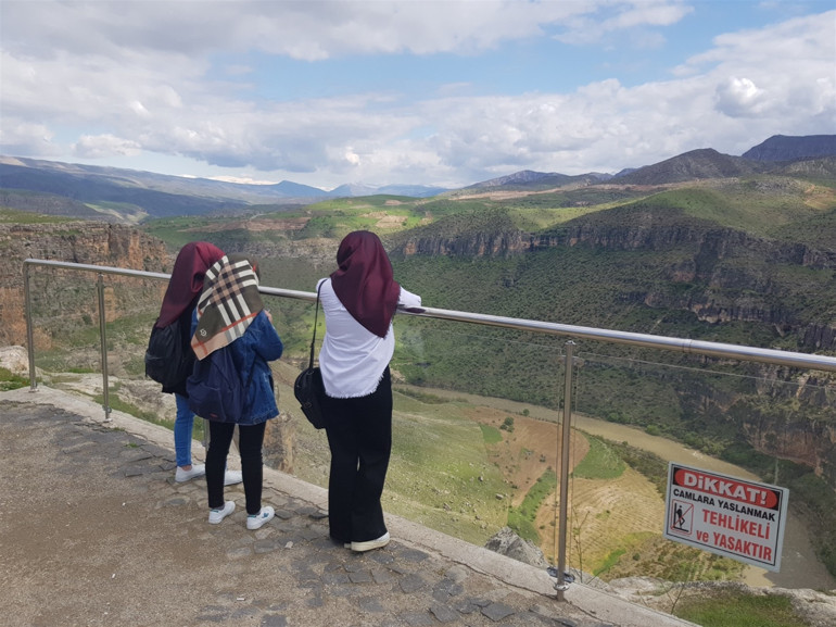 Yerli yabancı turist akın ediyor Fotoğraf çekmek için sıraya giriyorlar...