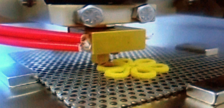 3 boyutlu yazıcıda tavuk etinden atıştırmalık üretildi