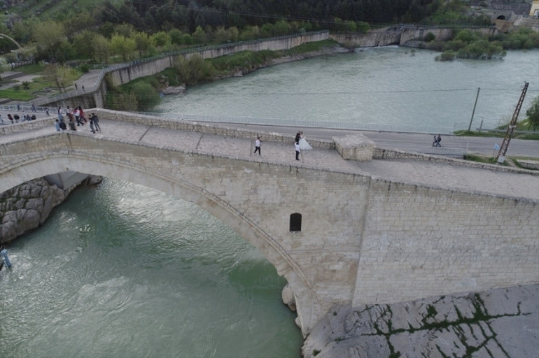 Tarihi köprüleriyle Diyarbakır