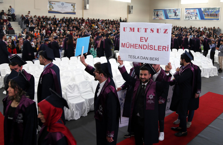 Üniversiteliler böyle mezun oldu