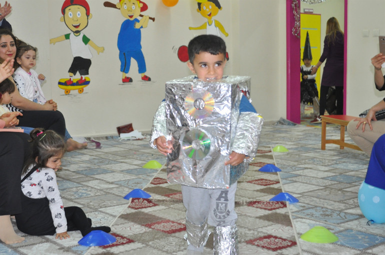 Miniklerden ‘geri dönüşüm’ defilesi