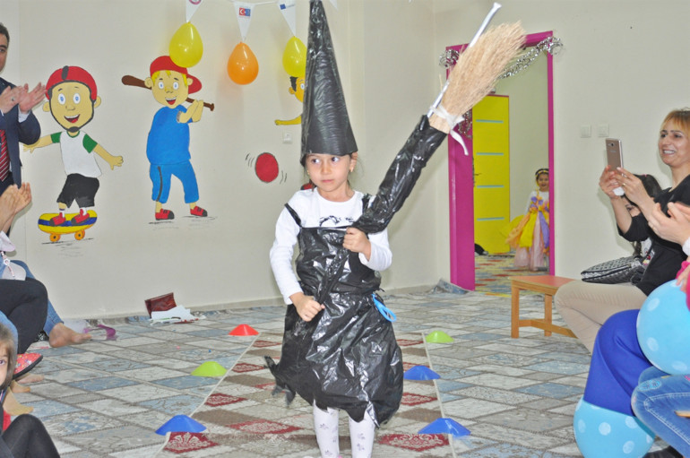 Miniklerden ‘geri dönüşüm’ defilesi