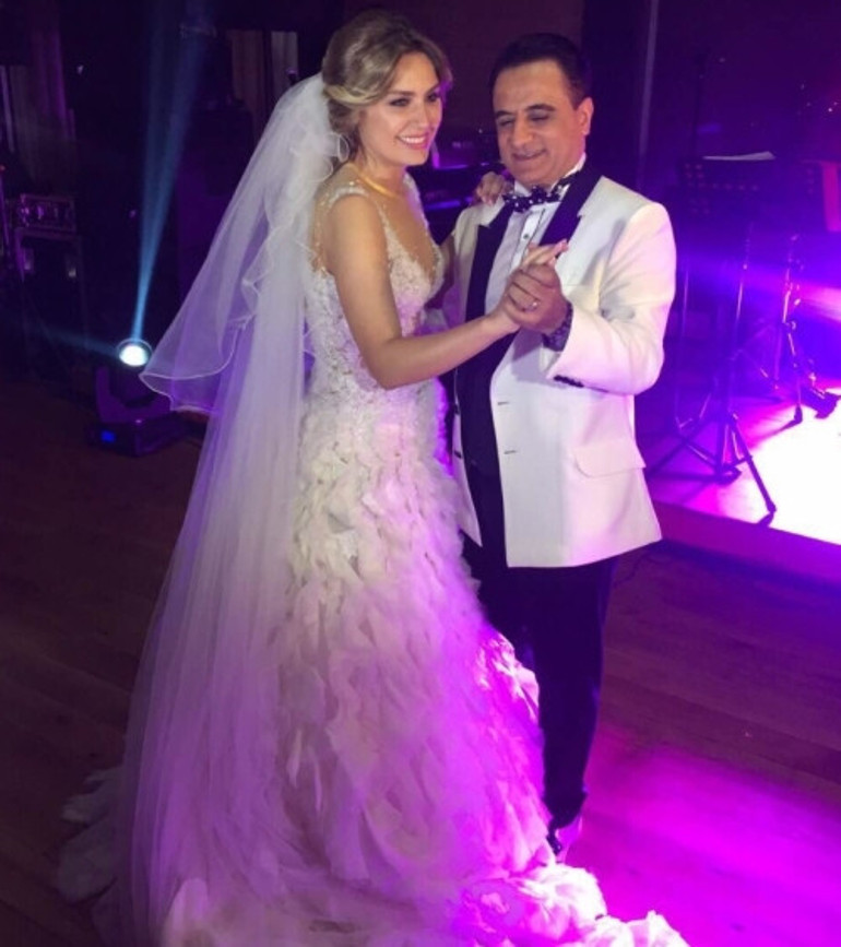 Erol Köseye öğretmen eşinden 10 milyon TLlik boşanma davası