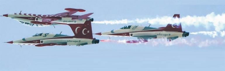 Dünyada bir ilk Türk pilot tarihe geçti...