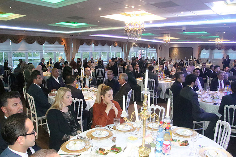 Almanya’daki Türk toplumu  iftar sofralarında buluşuyor