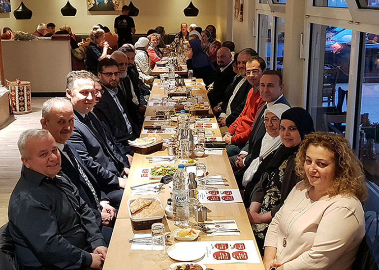 Almanya’daki Türk toplumu  iftar sofralarında buluşuyor