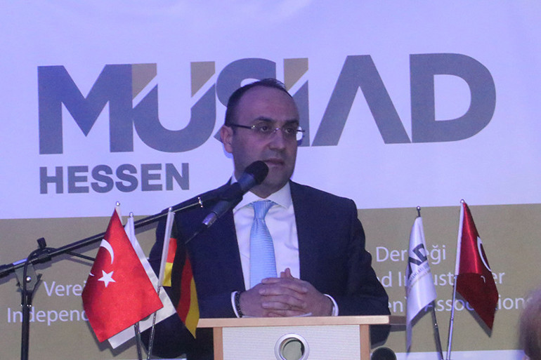 Almanya’daki Türk toplumu  iftar sofralarında buluşuyor