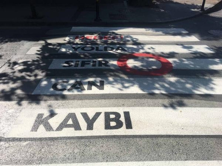 İstanbulda 3 boyutlu yaya geçidi