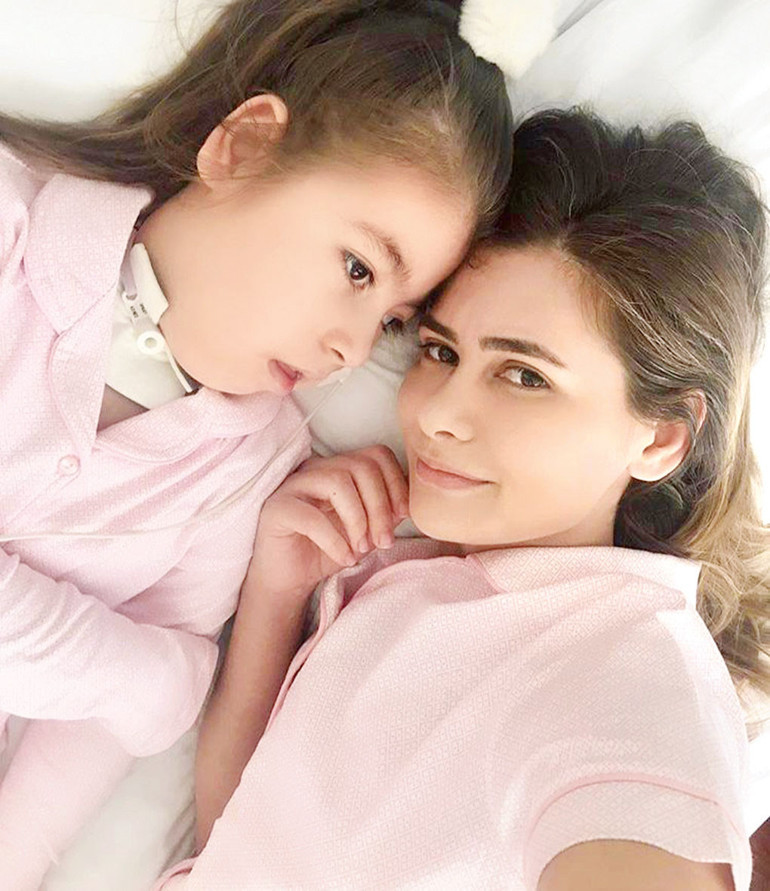 Bizimki nefes alma mücadelesi... İlkokul öğretmeni Çiğdem Özavcı ve kızı Ayşenaz’ın yürek burkan hikâyesi