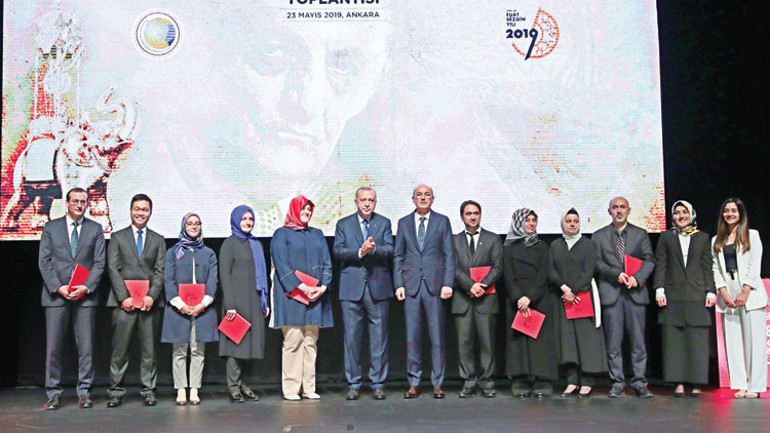 Sömürge aydınlarıyla mücadele ettik