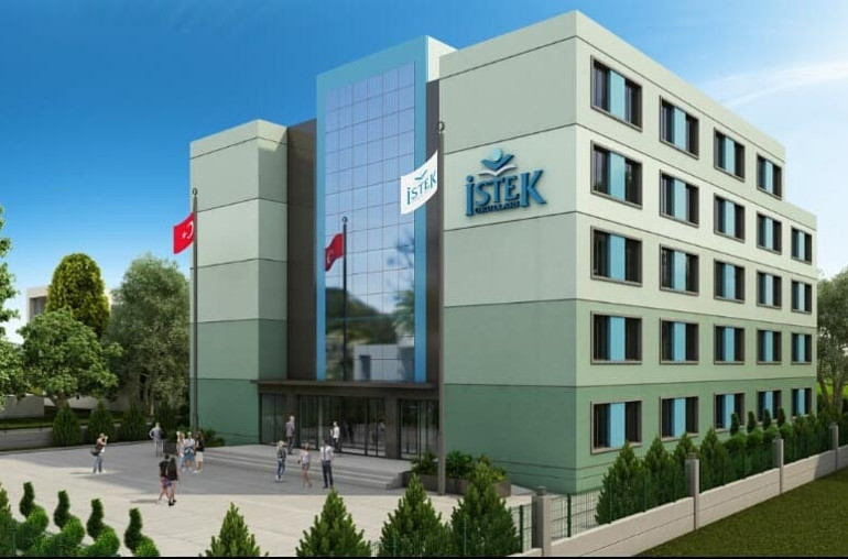 İstek İzmir Anadolu Lisesi yeni kampüsünde