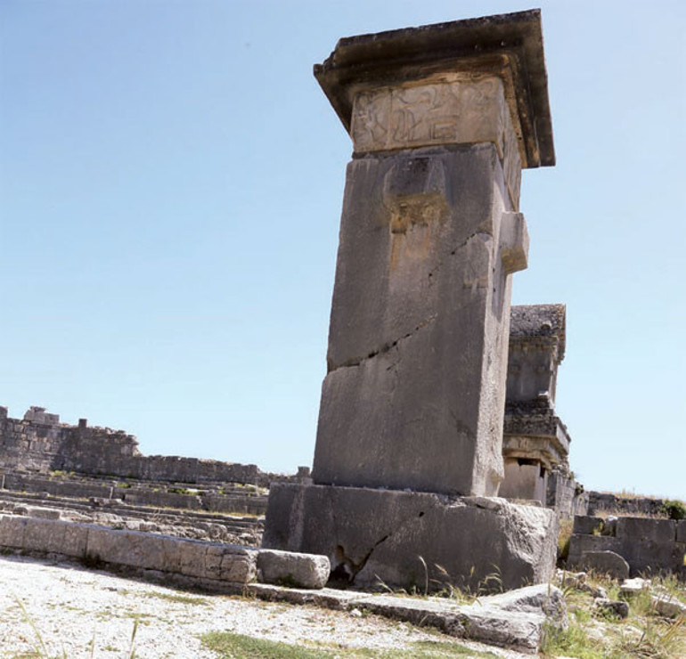 Örtü yırtıldı mozaikler saçıldı... Xsanthos acil müdahale bekliyor