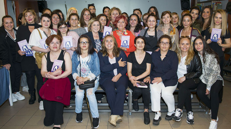 Londra’da Dokuz Ay On Gün izdihamı