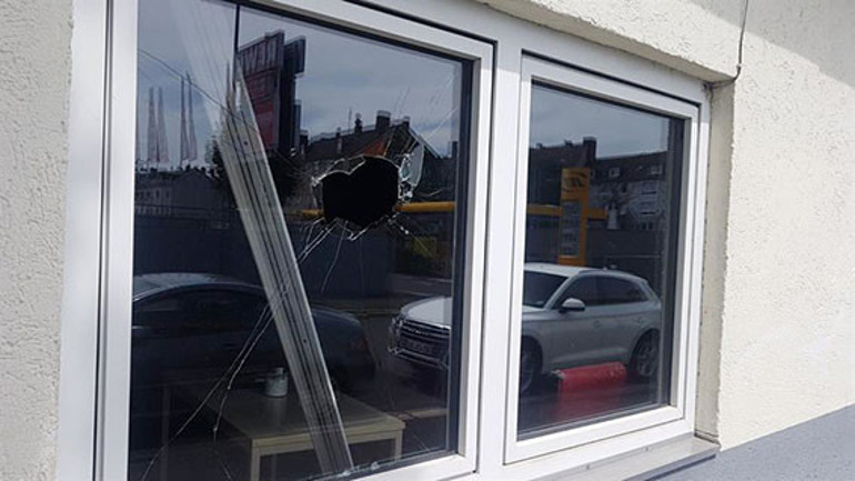 Aşağılık saldırı Müslümanları üzdü: Kuran’ları yırtıp tuvalete attılar