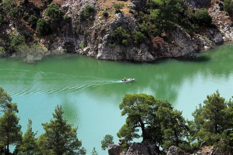 Üç ilin sınırındaki kanyon ziyaretçilerini büyülüyor