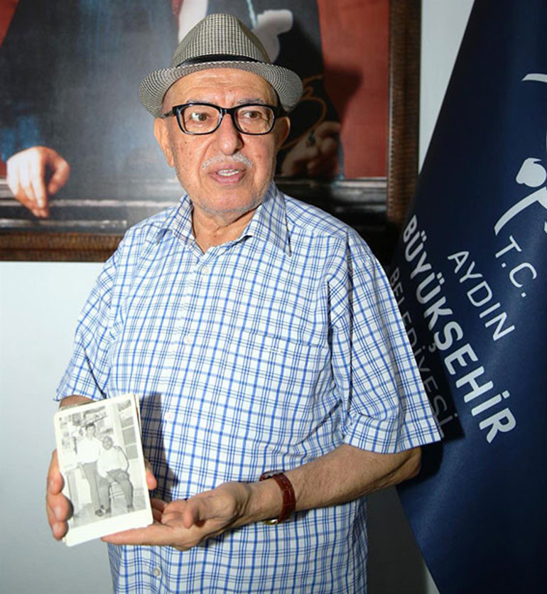 Gurbetçi otobüste unutmuştu: 13 bin lira ve 50 yıllık aile fotoğrafları geri döndü