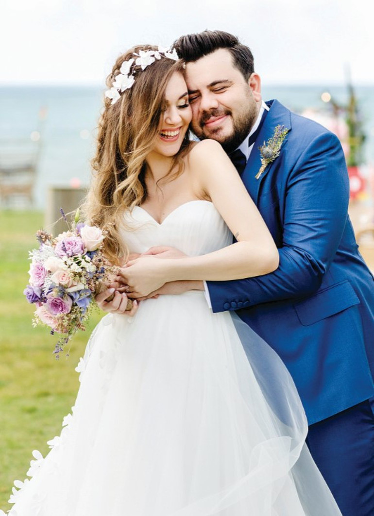 Yakın dostsa tarafını bilecek