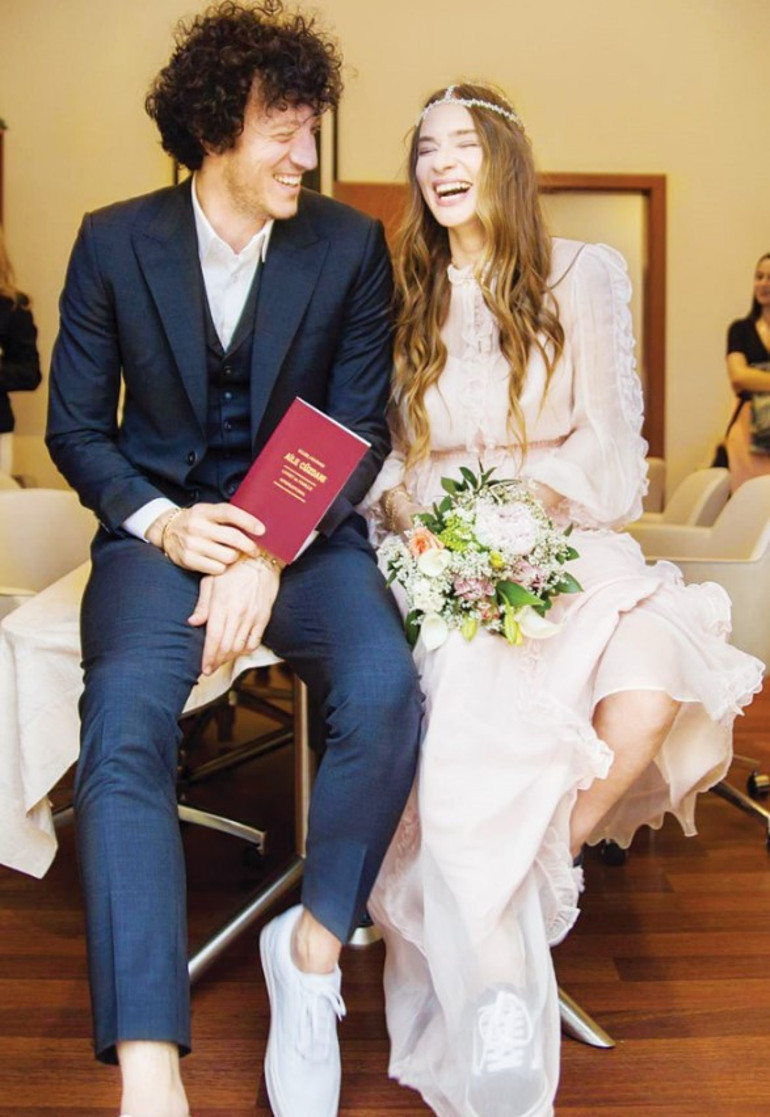 Yakın dostsa tarafını bilecek