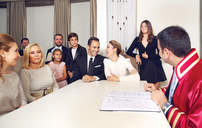 Yakın dostsa tarafını bilecek