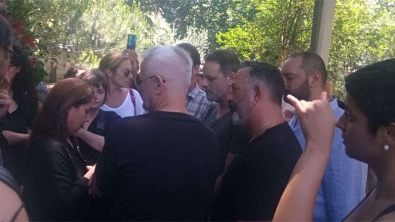 Enis Fosforoğluna veda Kızı gözyaşlarına boğuldu...