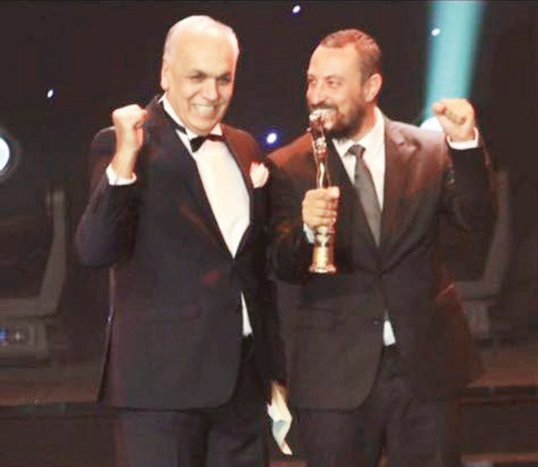 Ortası yok: Ya Reisçi olacaksın ya da Ekremci