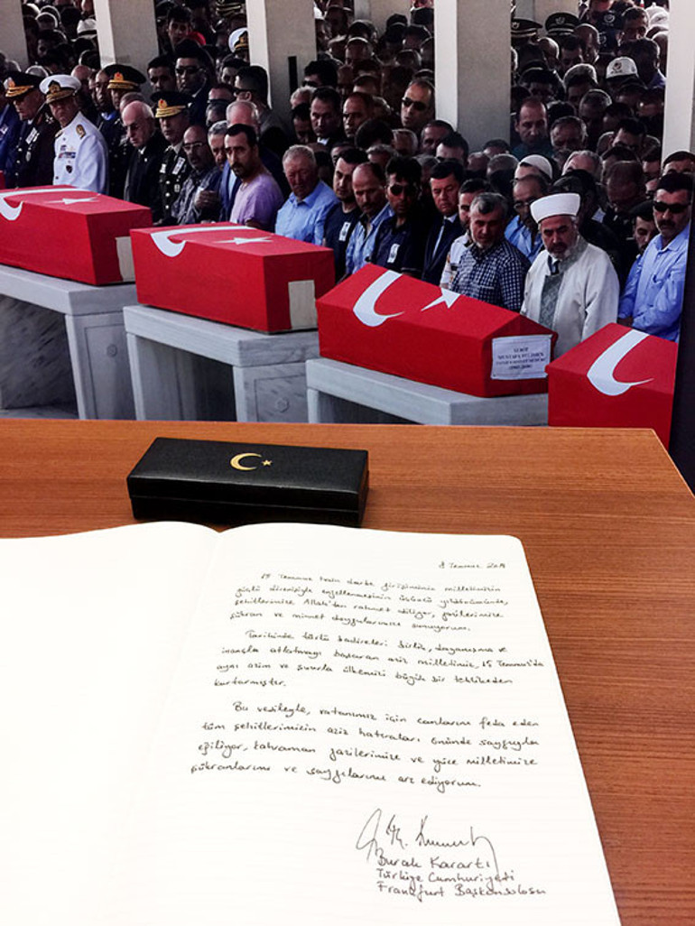 Frankfurt’ta 15 Temmuz sergisi