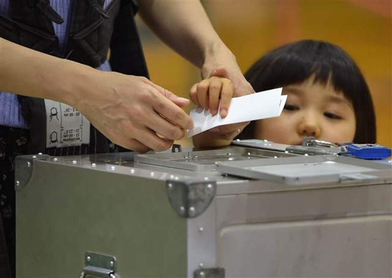Japonya’da Abenin iktidar koalisyonu kazandı