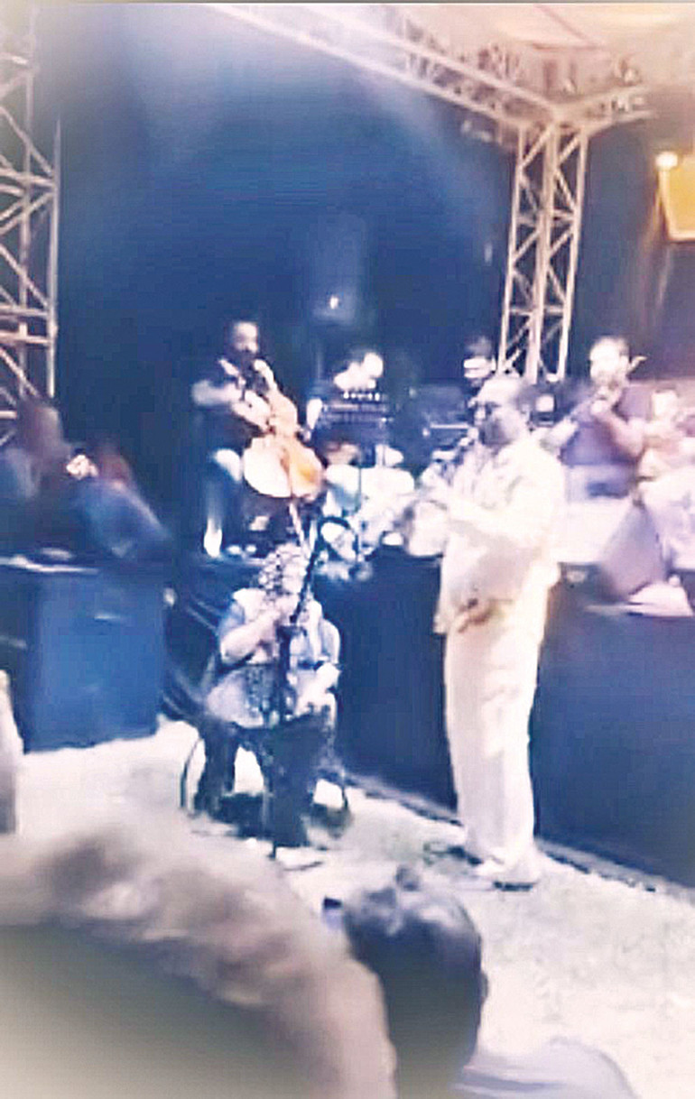 ‘I see old people’ ve onlar her yerdeler