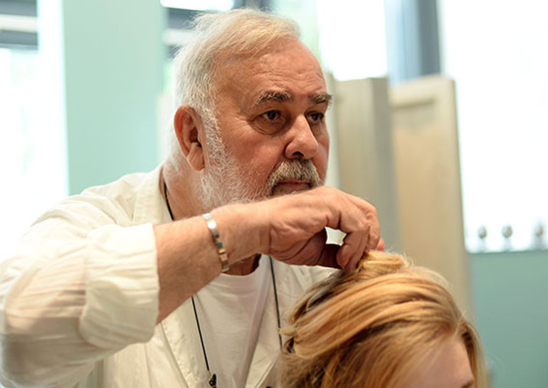 Merkel’in 75 yaşındaki kuaförü: Emekli olmayacağım