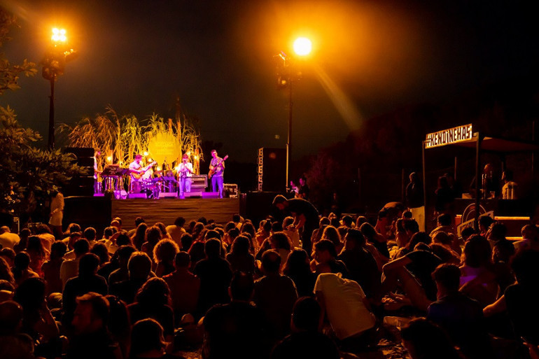 Bağbozumu öncesi, Tenedos’tan haberler