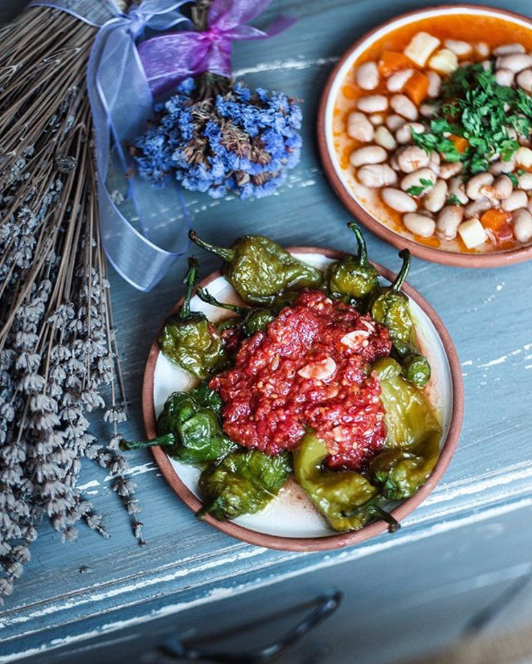 Bağbozumu öncesi, Tenedos’tan haberler