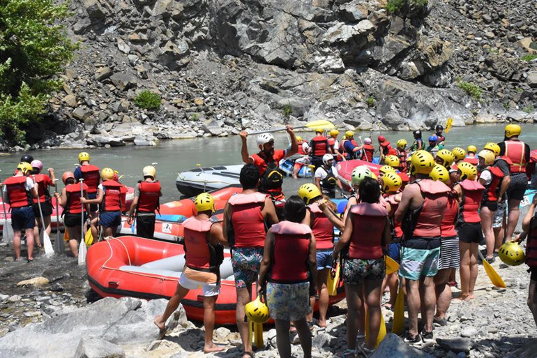 Dalaman Çayında rafting heyecanı turistleri cezbediyor
