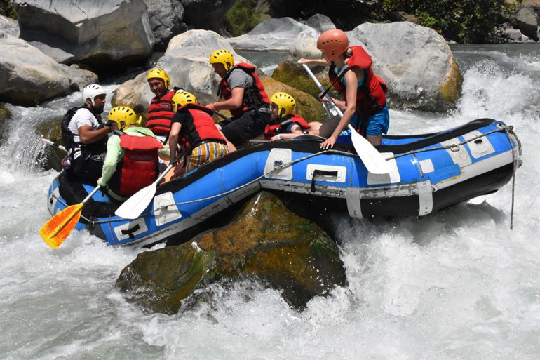 Dalaman Çayında rafting heyecanı turistleri cezbediyor